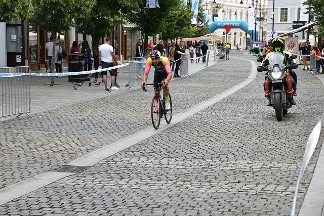 加强对于莫 加强对于莫